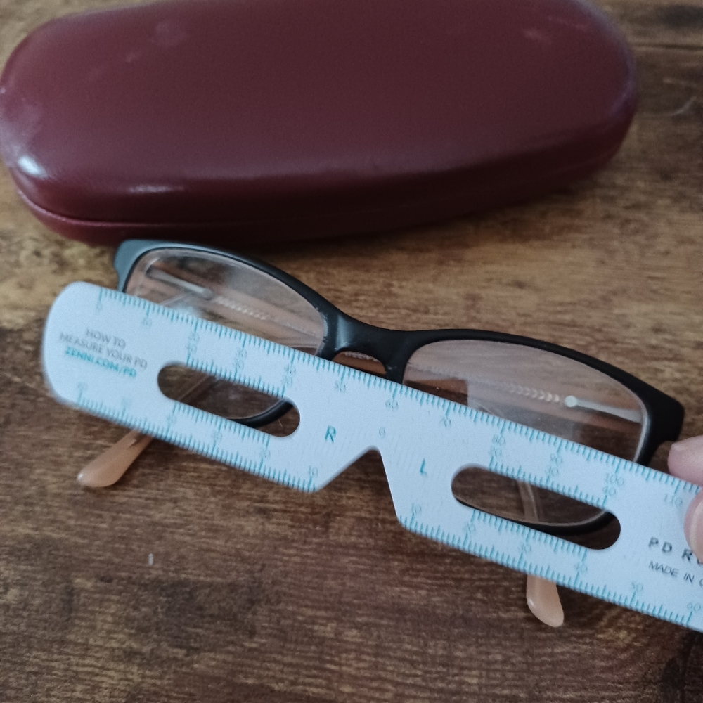 Runway Tween Frames W/ Case - image 5